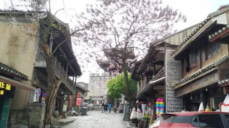 跳动的圆球